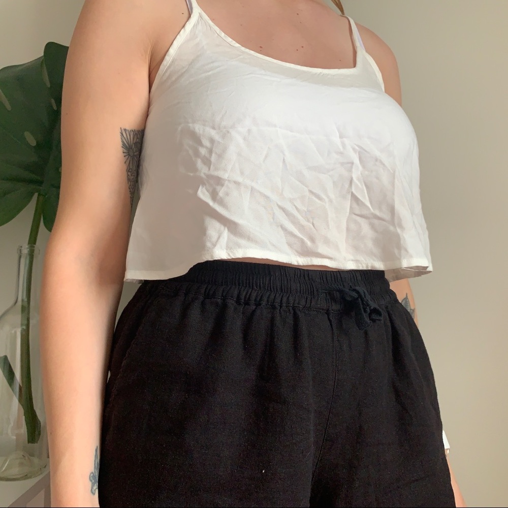 🌟 3 for $25 🌟 White crop with crisscross back